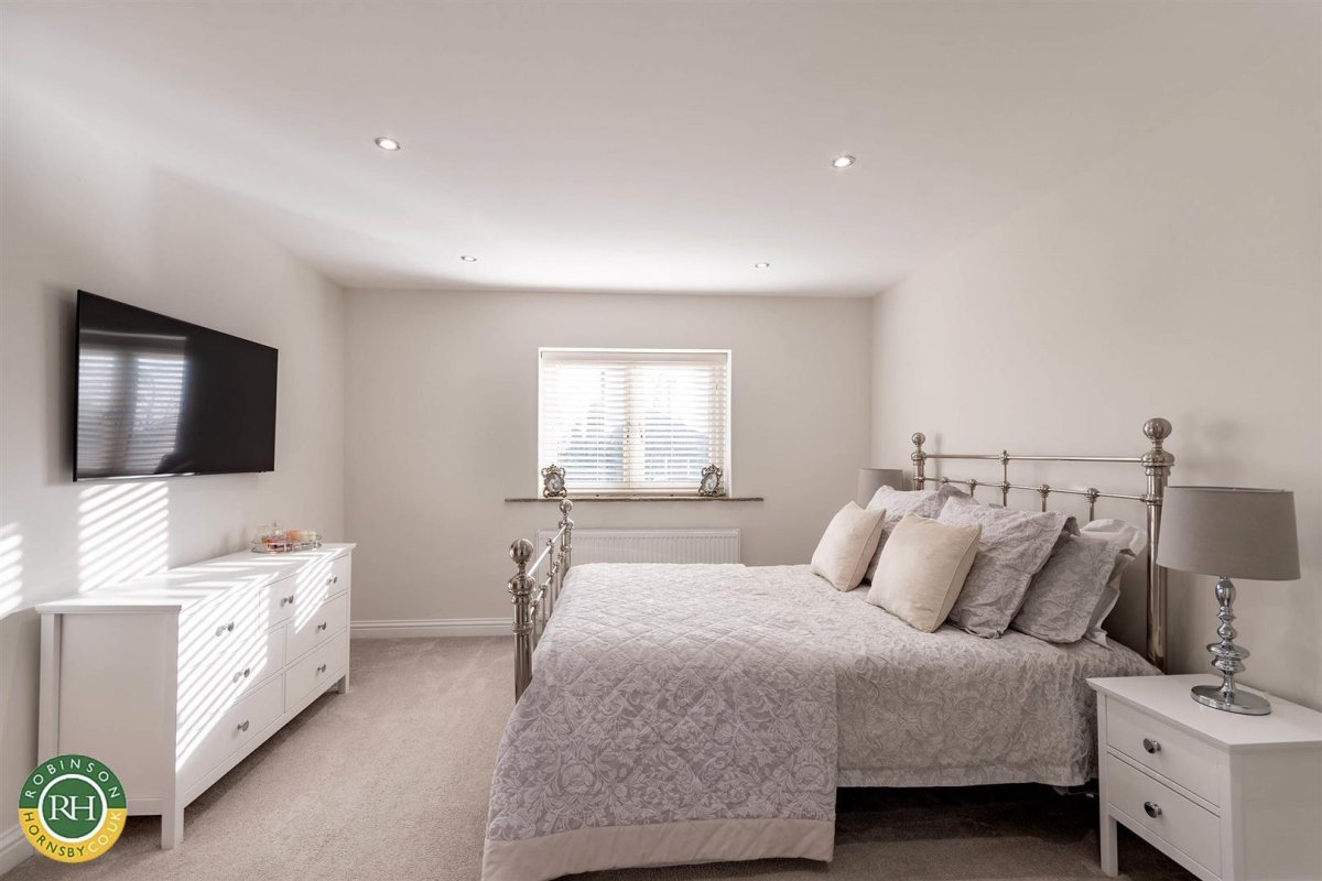 4 bedroom property for sale in The Cobblestones High Street, Barnburgh