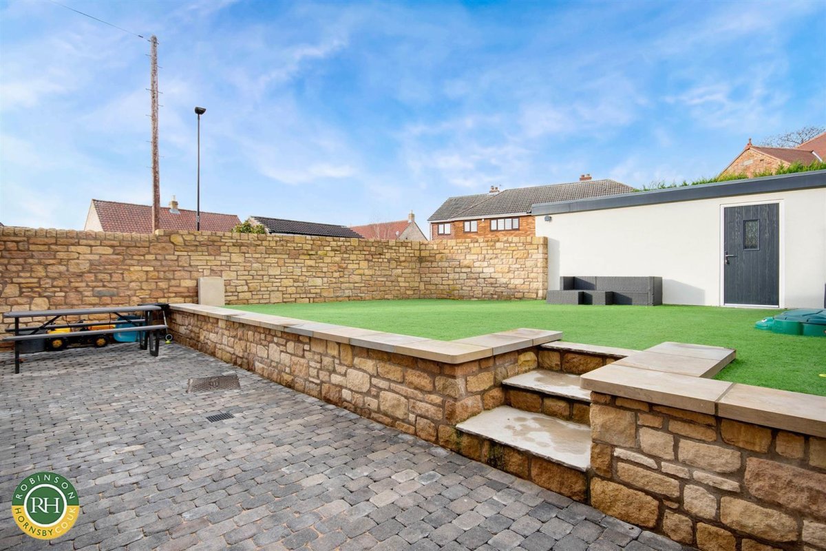 4 bedroom property for sale in The Cobblestones High Street, Barnburgh