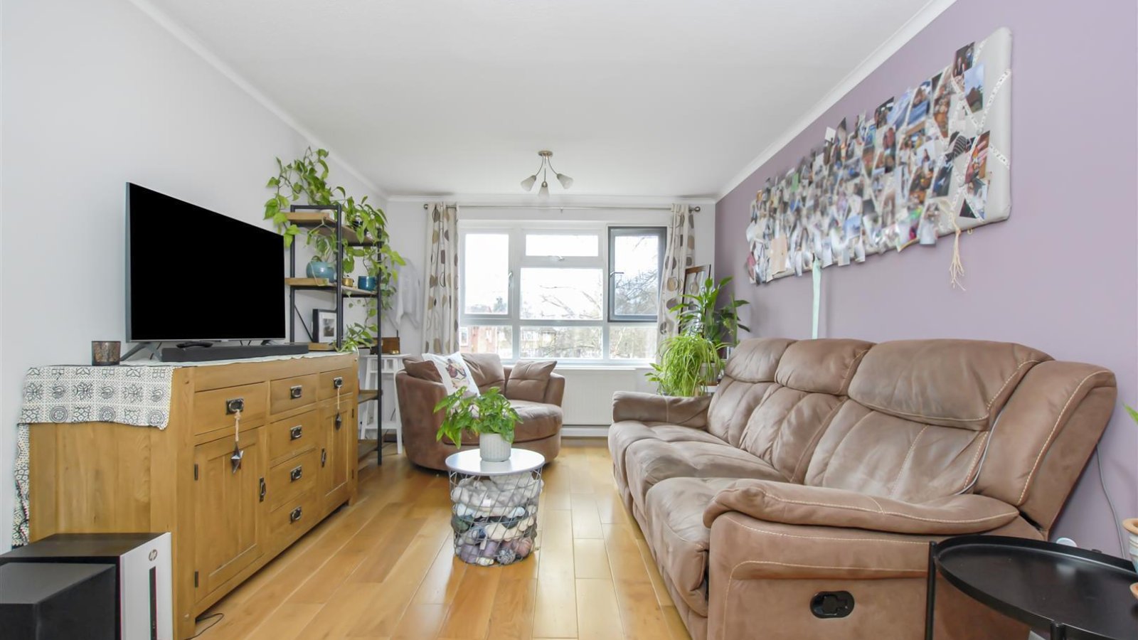 1 bedroom property for sale in Manor Waye, Uxbridge £260,000