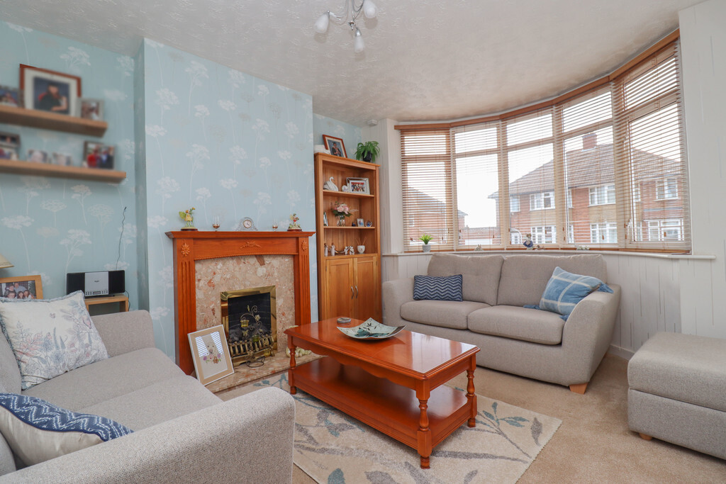 4 bedroom property in Hillary Road, Shakespeare Gardens, Rugby Guide