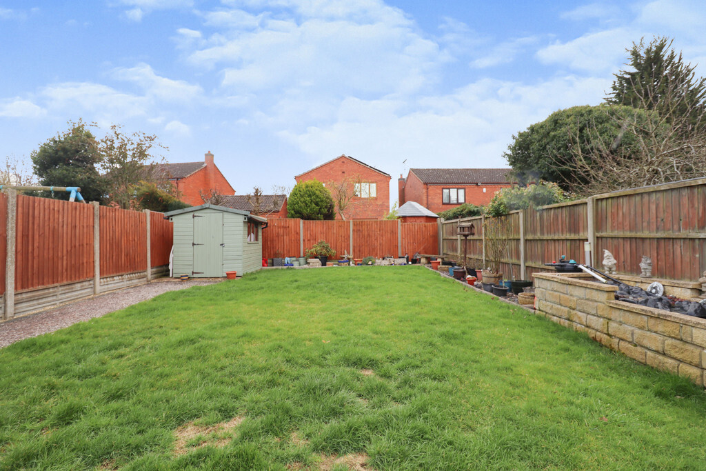 4 bedroom property in Hillary Road, Shakespeare Gardens, Rugby Guide