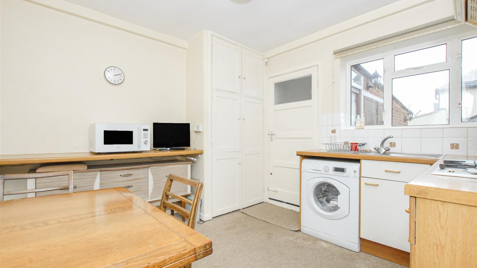2 bedroom property for sale in Sutton Court Road, Hillingdon £340,000