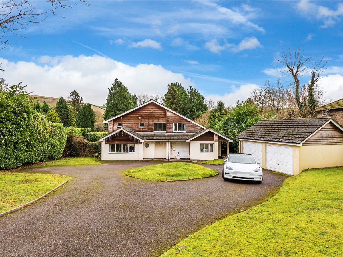 JacksonStops 4 bedroom property for sale in Butlers Dene Road