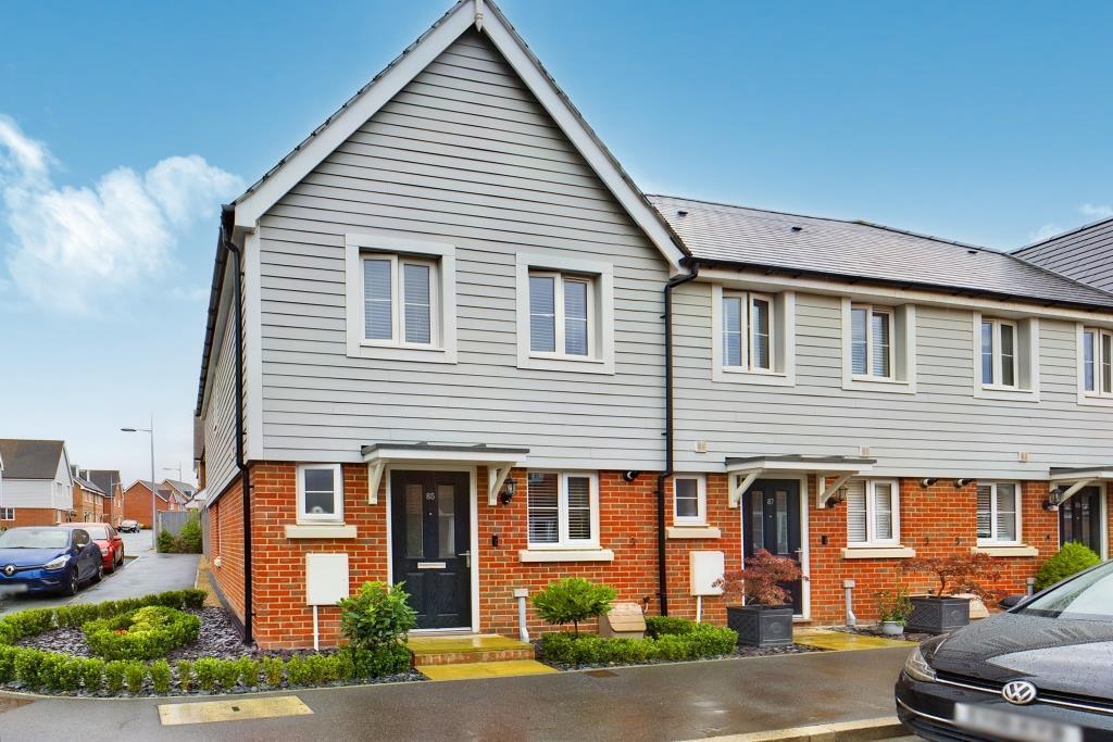 2 bedroom property for sale in Arun Valley Way, Kilnwood Vale, Faygate