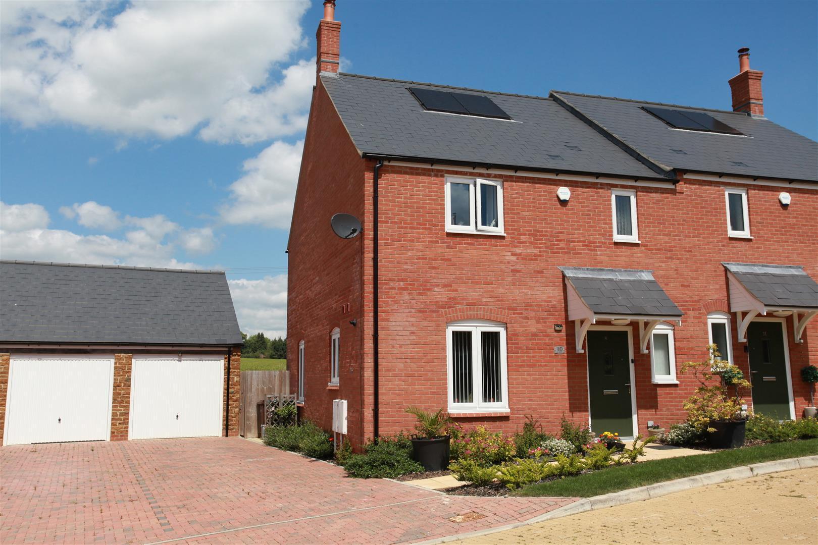 3 bedroom property for sale in Vera Wood Close, Adderbury, Banbury £