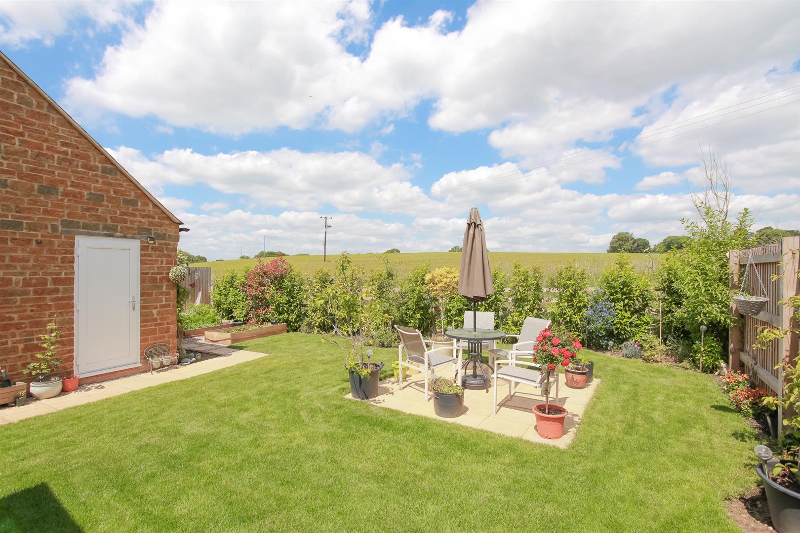 3 bedroom property for sale in Vera Wood Close, Adderbury, Banbury £