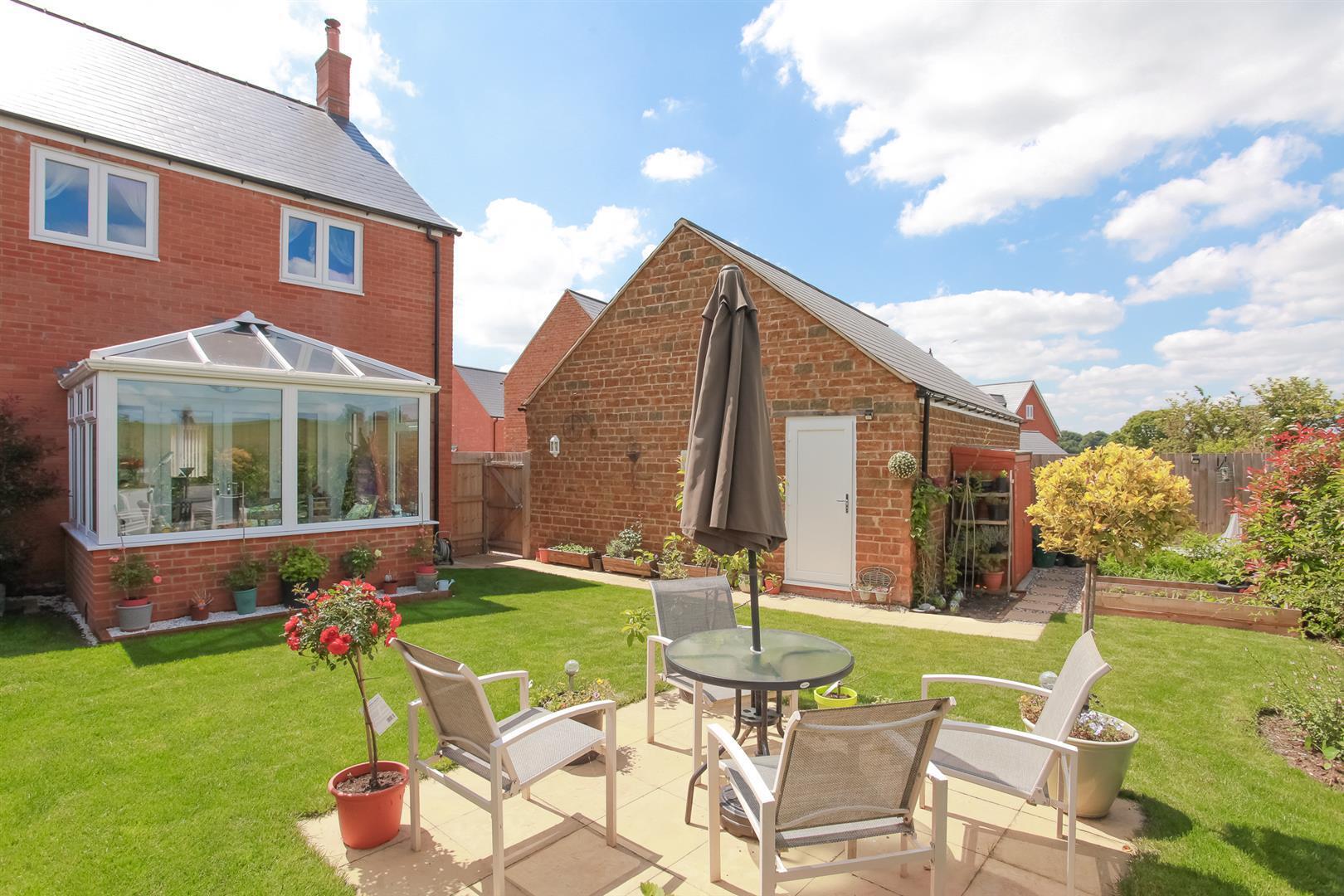 3 bedroom property for sale in Vera Wood Close, Adderbury, Banbury £