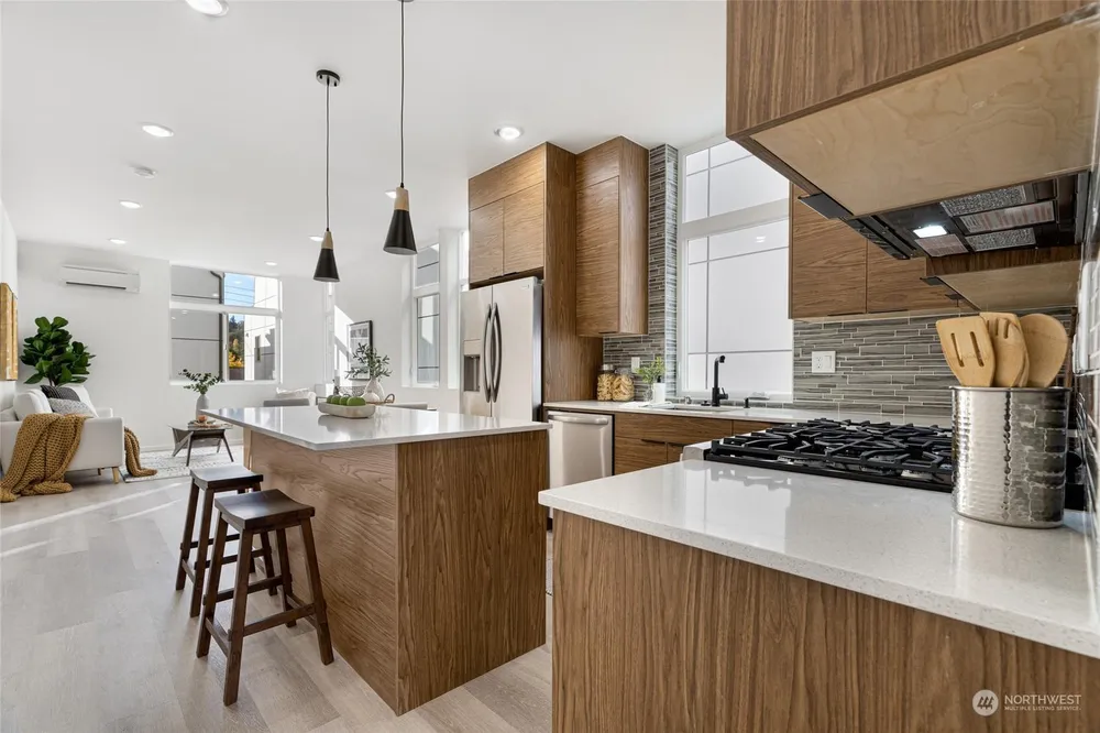 5035 Delridge Way SW, Seattle, WA 98106-1334