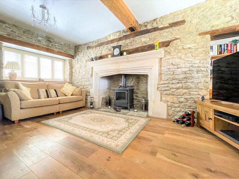 2 bedroom property for sale in The Manor, Highworth Offers in excess