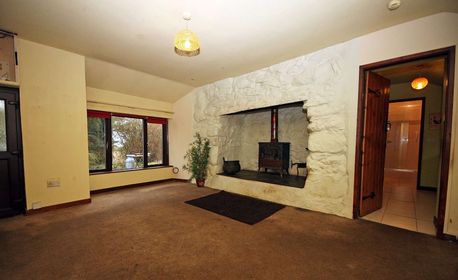 2 bedroom property for sale in Upper Llandwrog, Caernarfon, Gwynedd