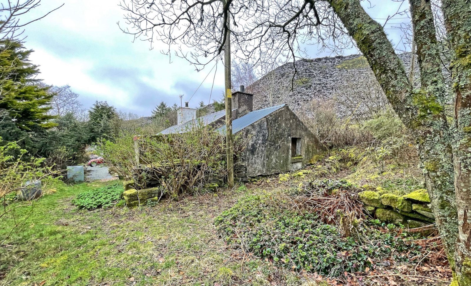 2 bedroom property for sale in Upper Llandwrog, Caernarfon, Gwynedd