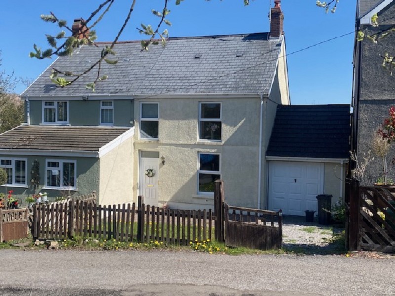 3 bedroom property for sale in PenYBryn , Cwmllynfell, Swansea. £160,000