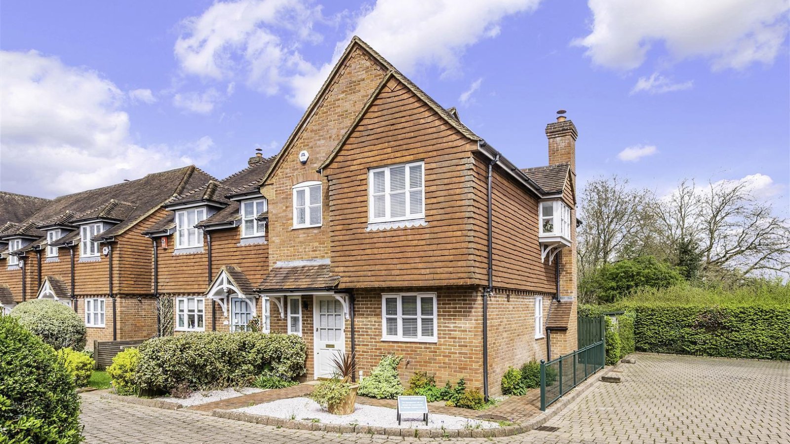 3 bedroom property for sale in The Old Yard, Little Common Lane