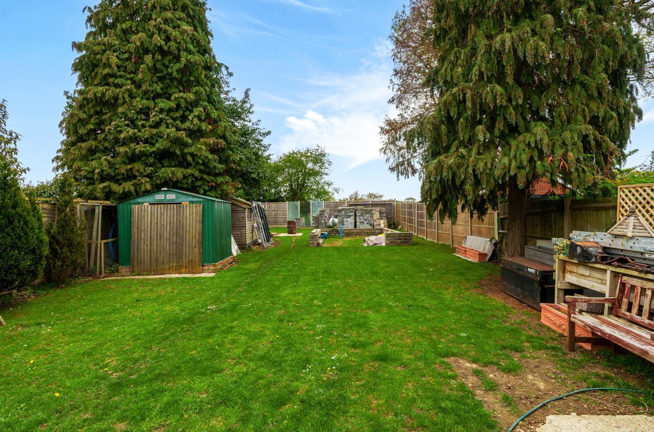 2 bedroom property for sale in The Parkway, Iver £600,000