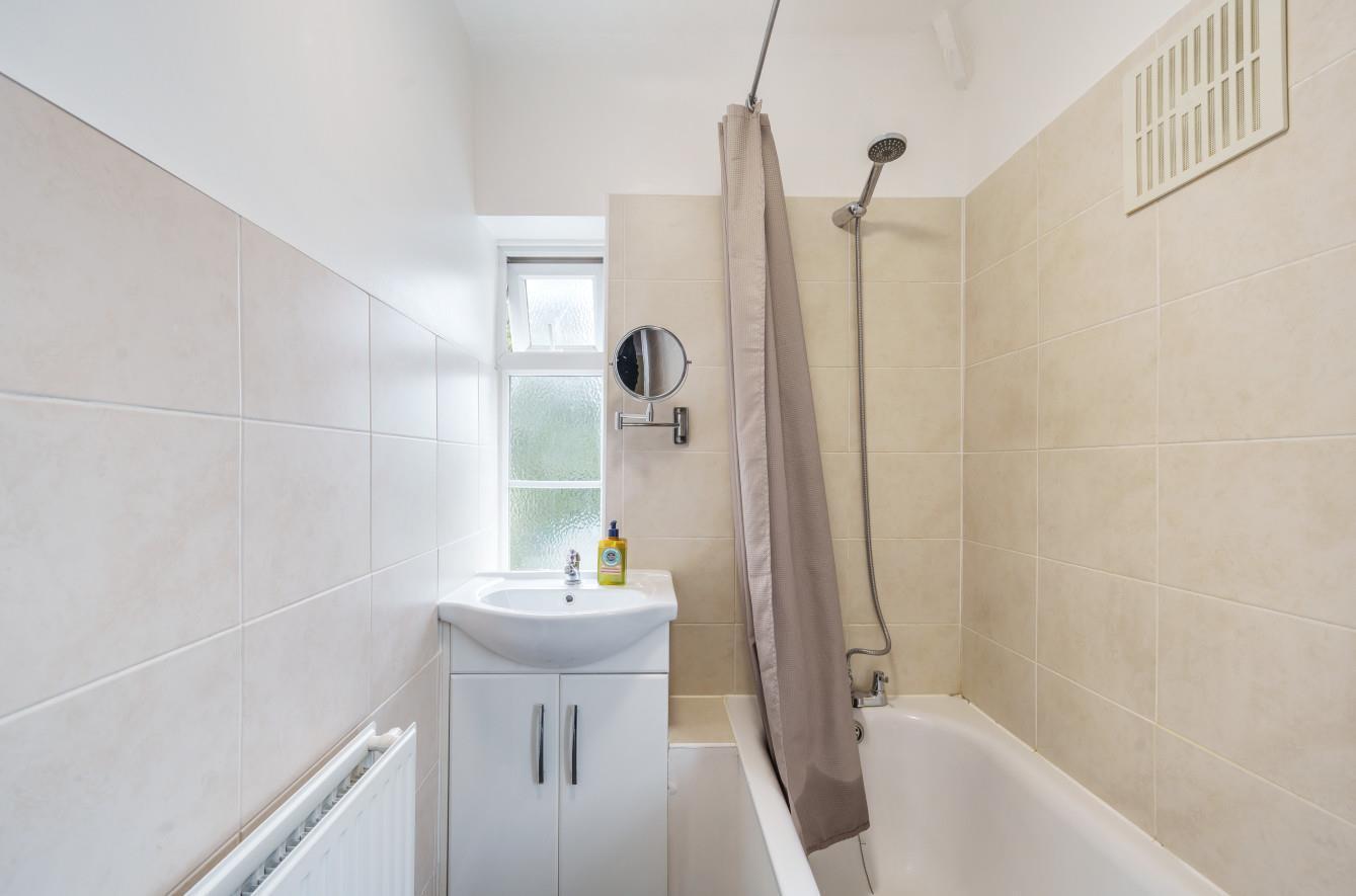 2 bedroom property for sale in The Parkway, Iver £600,000