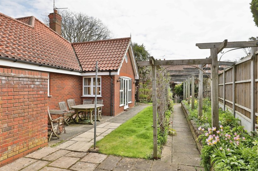 Ash Close, Swaffham 3 bedroom bungalow William H Brown