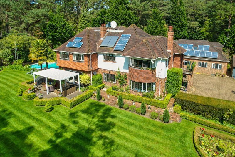 6 bedroom property for sale in Byfleet Road, Cobham, Surrey, KT11