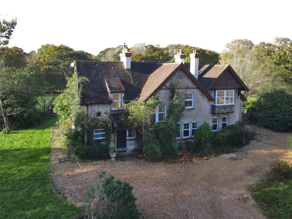 5 bedroom property to let in Little London Road, Horam, East Sussex