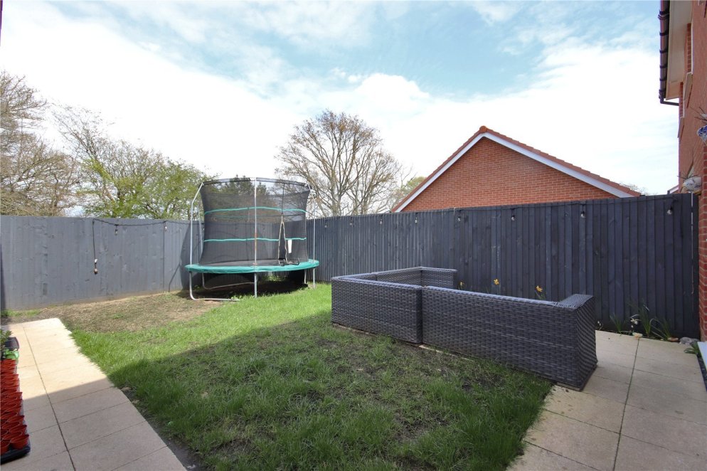 3 bedroom property for sale in Marigold Avenue, Horam, TN21 Guide