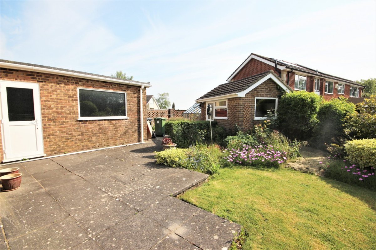 4 bedroom property for sale in Merriefield Avenue, Broadstone, Dorset