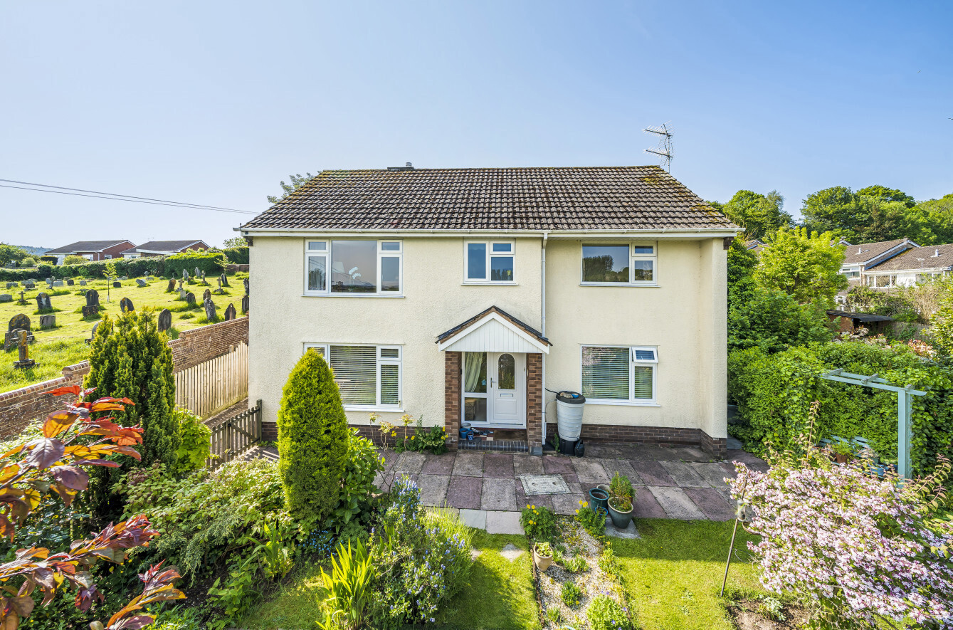 2 bedroom property for sale in Vale View, High Street, Newton