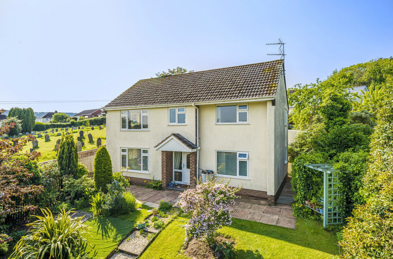 2 bedroom property for sale in Vale View, High Street, Newton