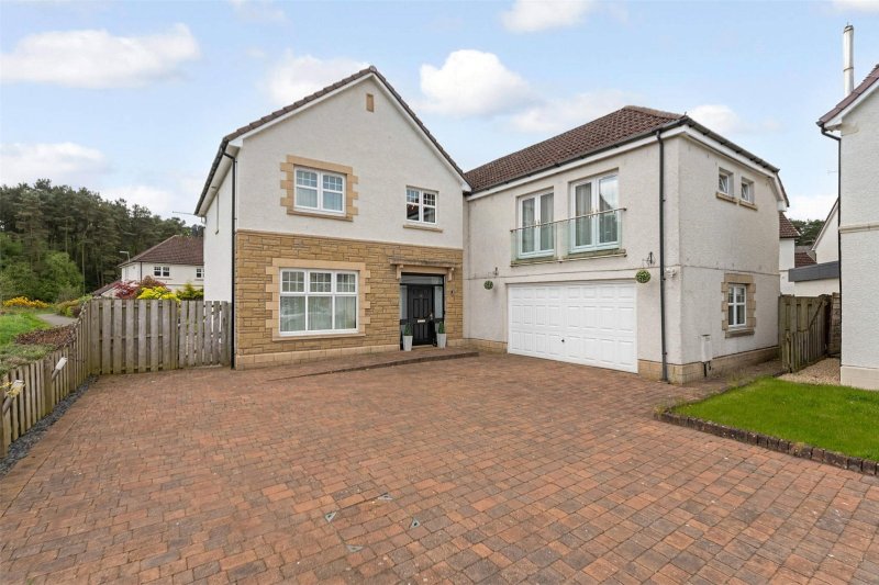 5 bedroom property for sale in Strathyre Place, Falkirk, Stirlingshire