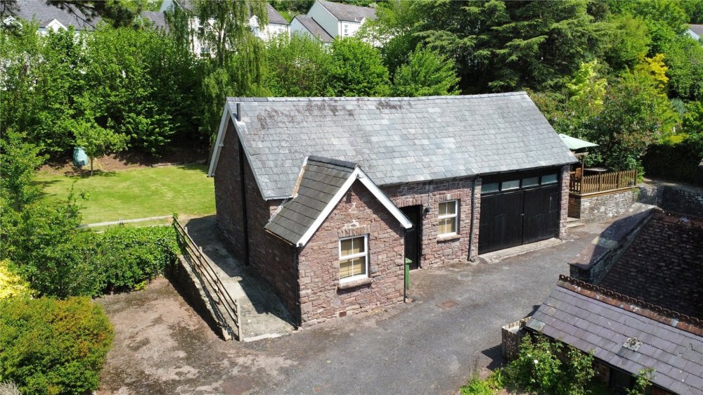 6 bedroom property for sale in Camden Road, Brecon, Powys, LD3 Guide