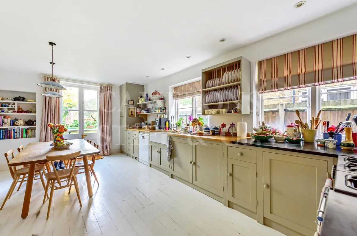 Wrentham Avenue, London, NW10