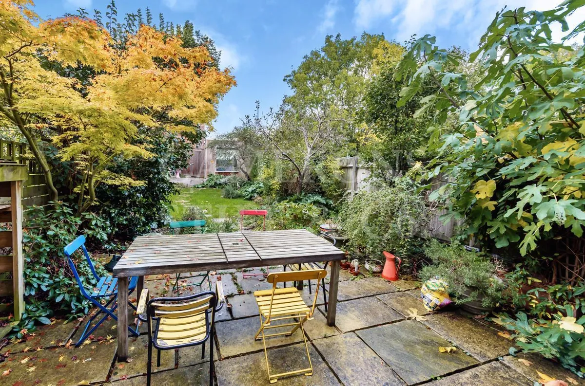 Wrentham Avenue, London, NW10