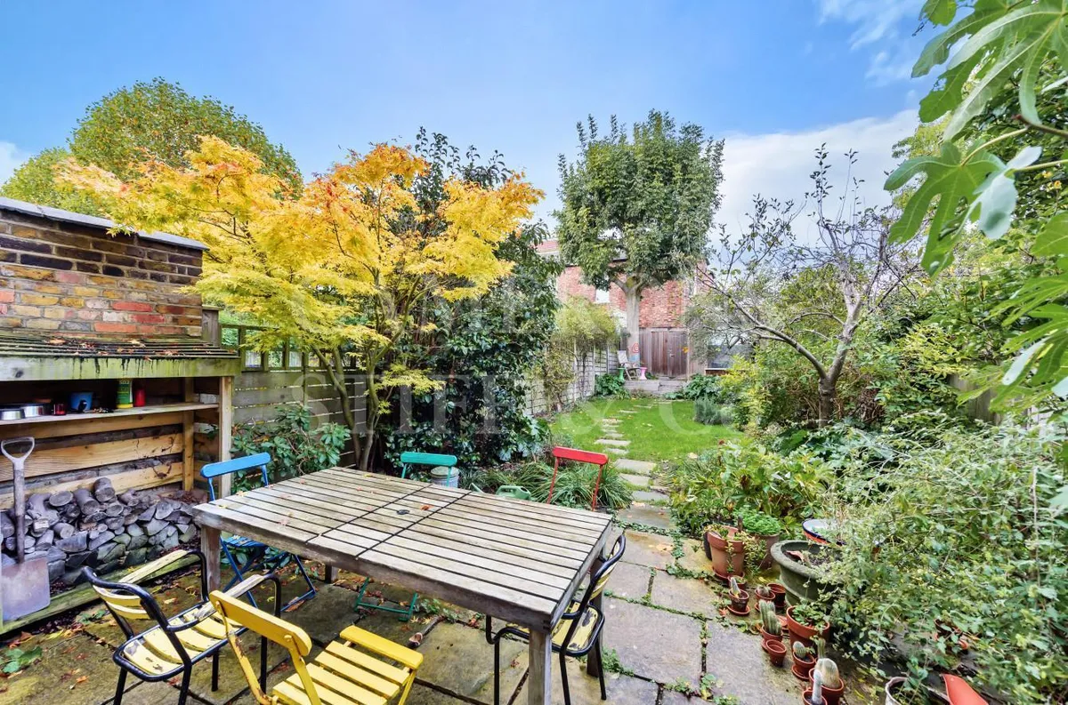 Wrentham Avenue, London, NW10