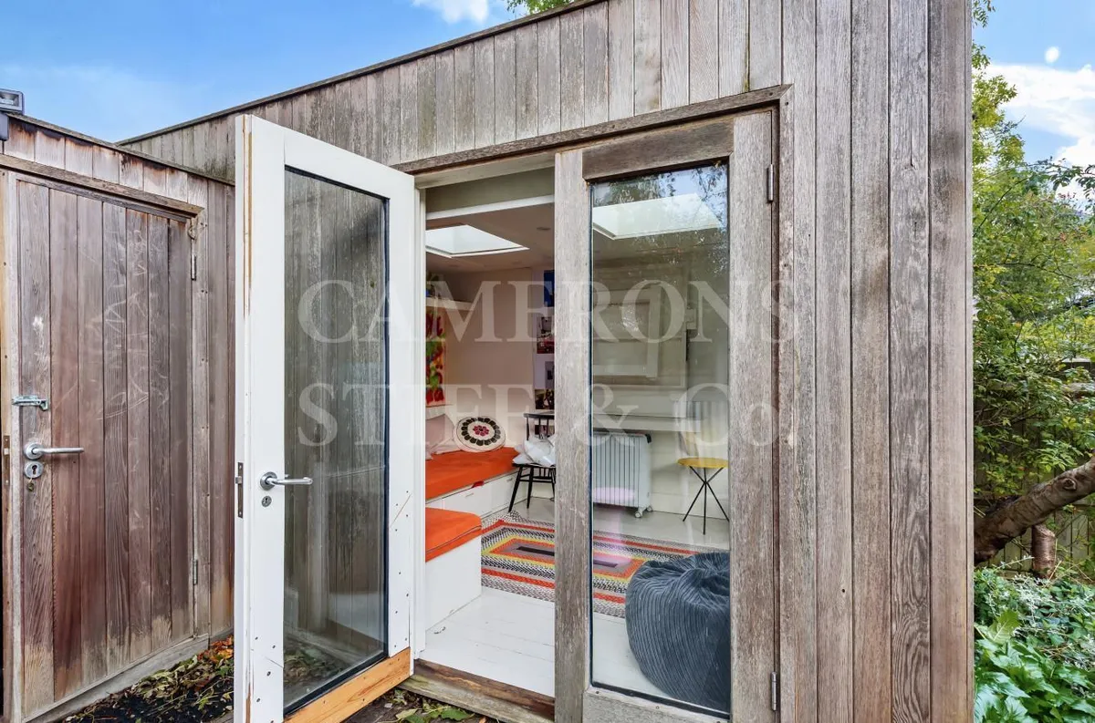 Wrentham Avenue, London, NW10
