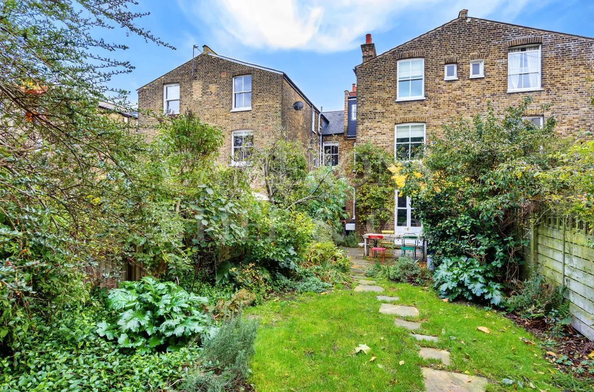 Wrentham Avenue, London, NW10
