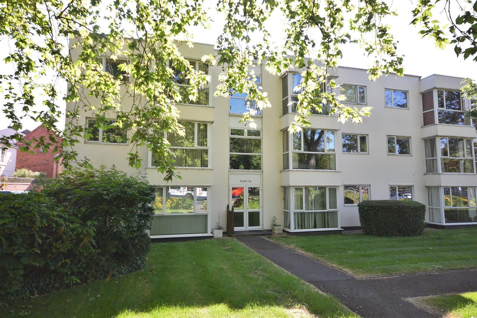 2 bedroom property for sale in Grosvenor Court, Kenilworth Road