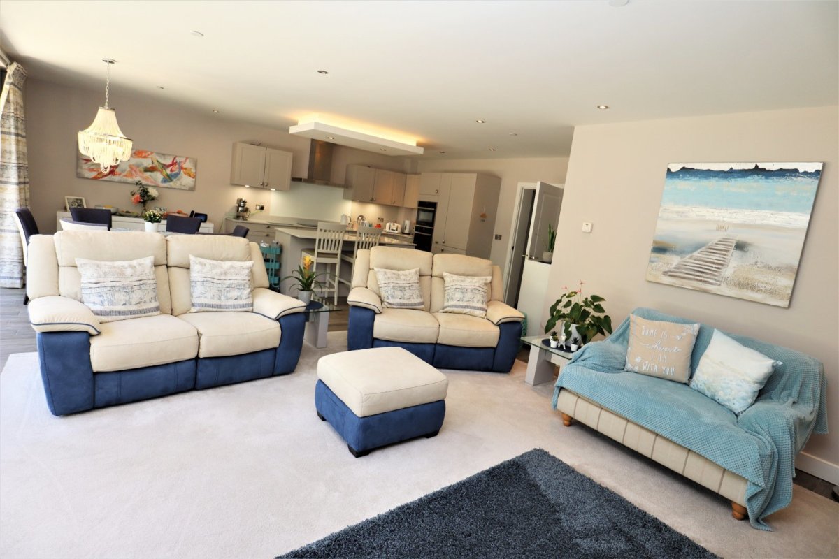 5 bedroom property for sale in Abbotsbury Road, Broadstone, Dorset