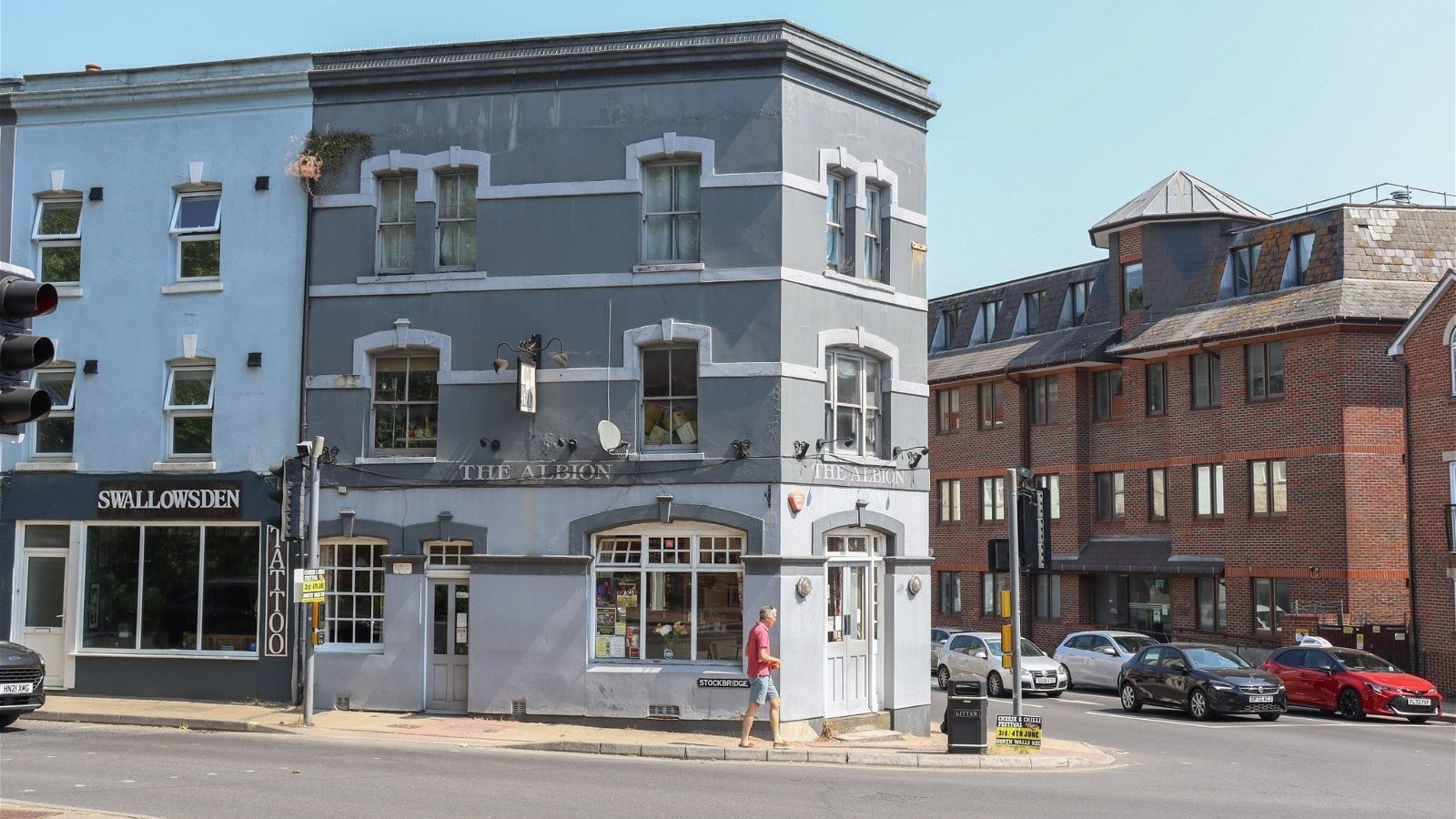 4 bedroom property for sale in Stockbridge Road, Winchester Guide