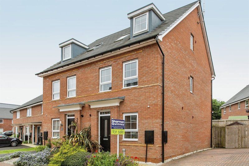 3 bedroom property for sale in Goldfinch Street, Thrapston, Kettering