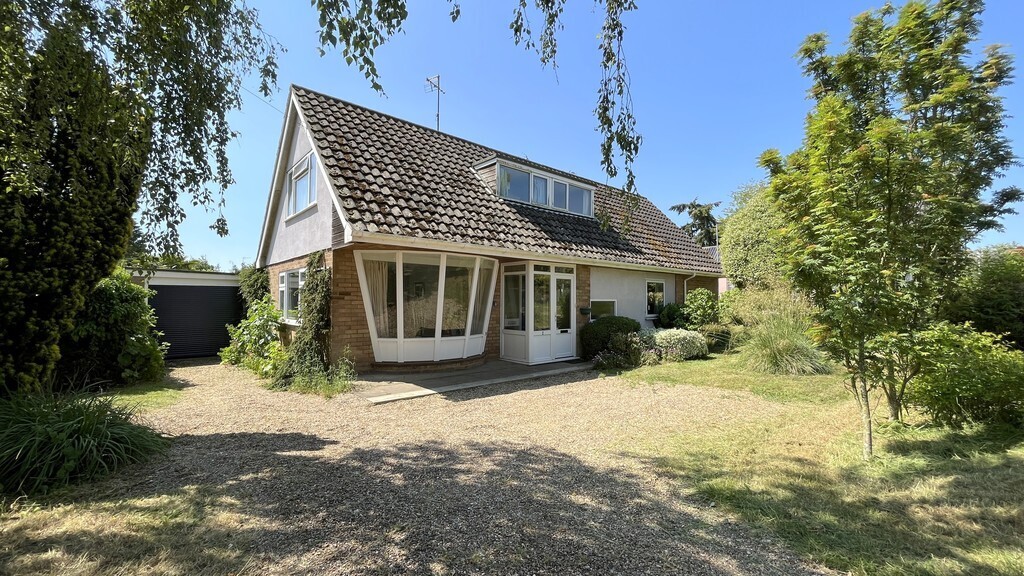 3 bedroom property for sale in Hardley Road, Chedgrave Guide price £