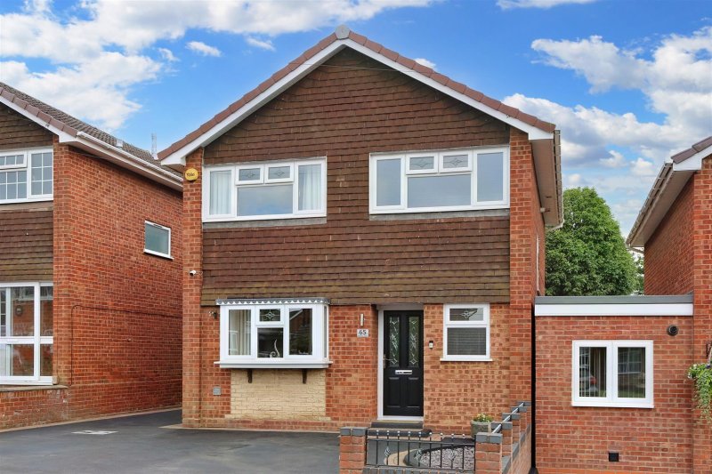 3 bedroom property for sale in Allenby Close, Kingswinford Offers in