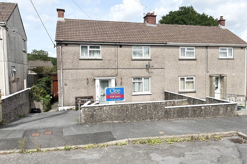 2 bedroom property for sale in Bron Yr Ynn, Drefach, Llanelli