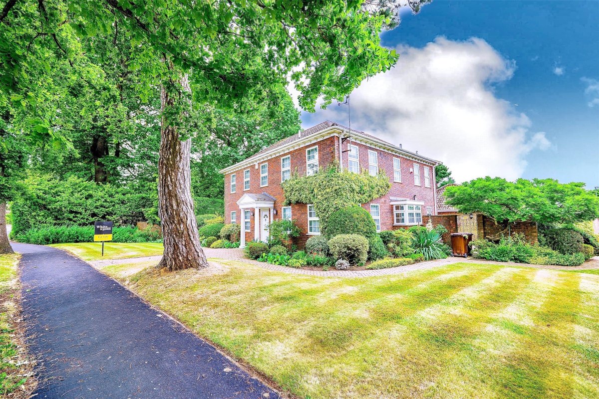 4 bedroom property for sale in Coneybury Close, Warlingham, Surrey, CR6