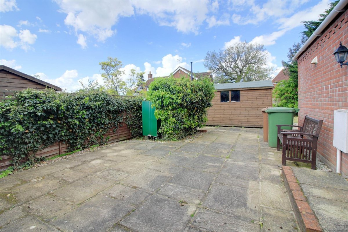 3 bedroom property for sale in William Bush Close Cawston Price Guide