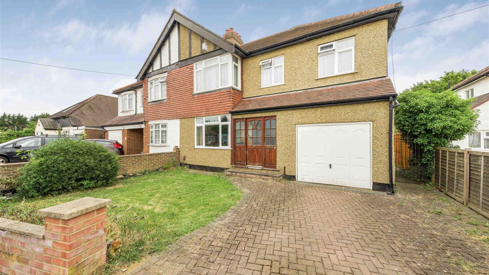 4 bedroom property for sale in Bridge Way, Ickenham £769,500