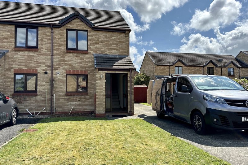 2 bedroom property to let in Redhill Park, Crowhill, Haverfordwest