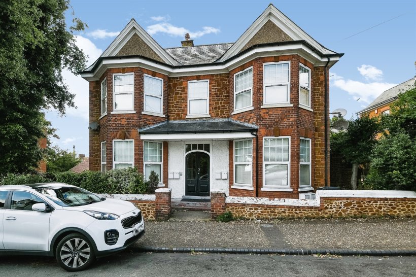 Avenue Road, Hunstanton 2 bedroom apartment William H Brown