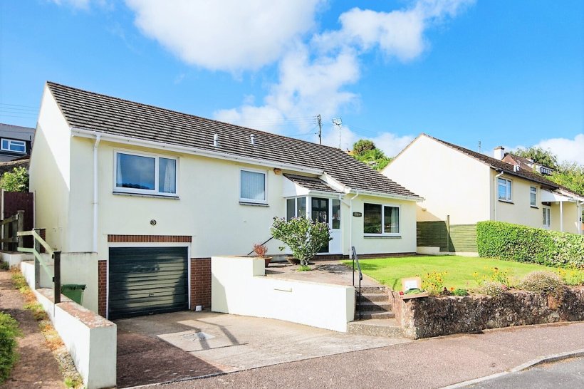 Millstream Close, Minehead 3 bedroom detached bungalow Fox & Sons