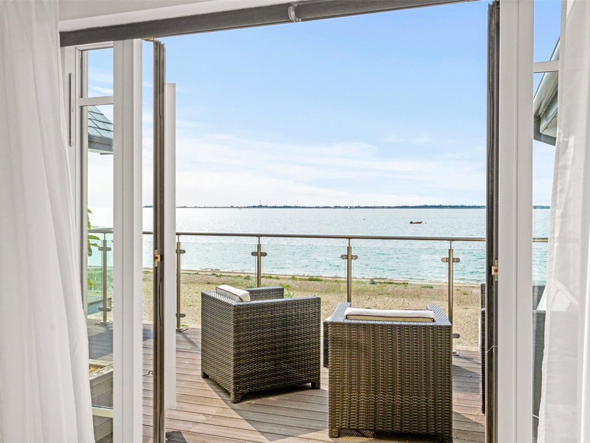 JacksonStops 3 bedroom property for sale in Kingsland Beach, West