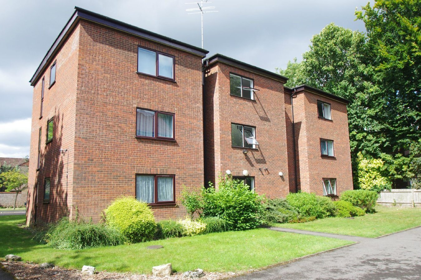 1 bedroom property to let in Curzon Gate Court, 16 Grandfield Avenue, Watford, WD17 £1,200 pcm