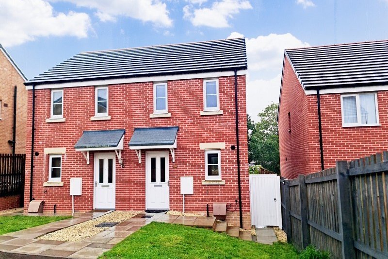 2 bedroom property for sale in Maes Y Glo, Bryn, Llanelli. £159,995