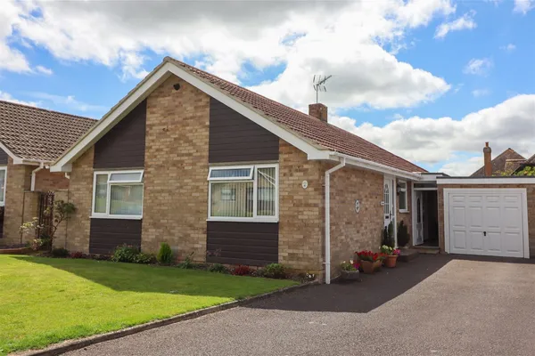 3 bedroom property for sale in Elm Road, Alresford - Guide price £599,500